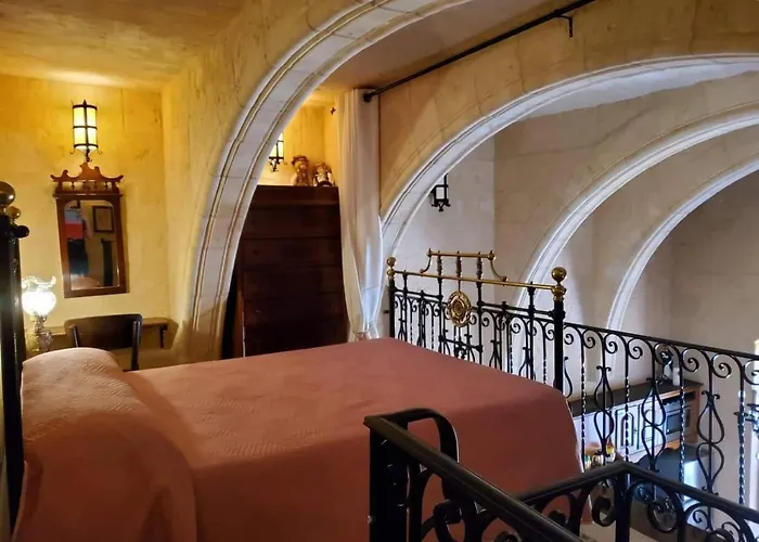 Cozy Corner House In Valletta - Authentic!